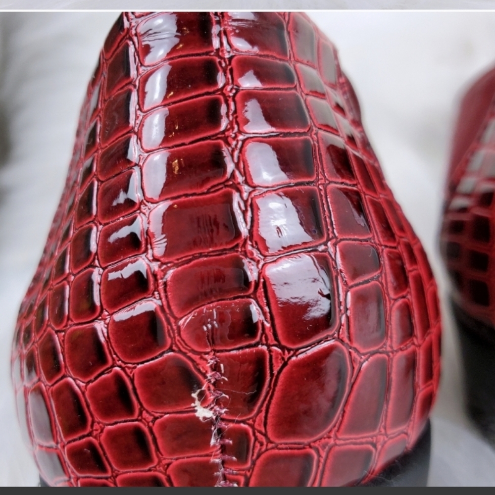 Women red flats